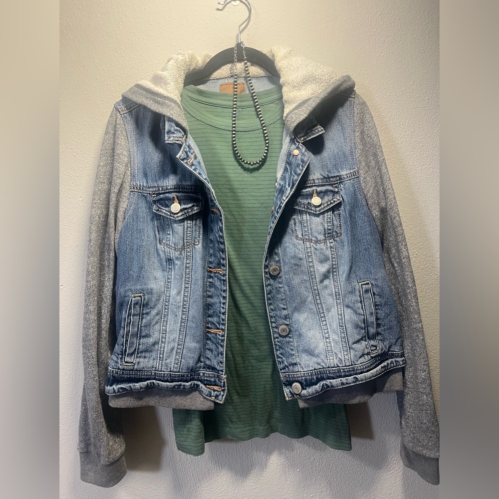 Universal Thread Ribbed Green and Grey Striped Top